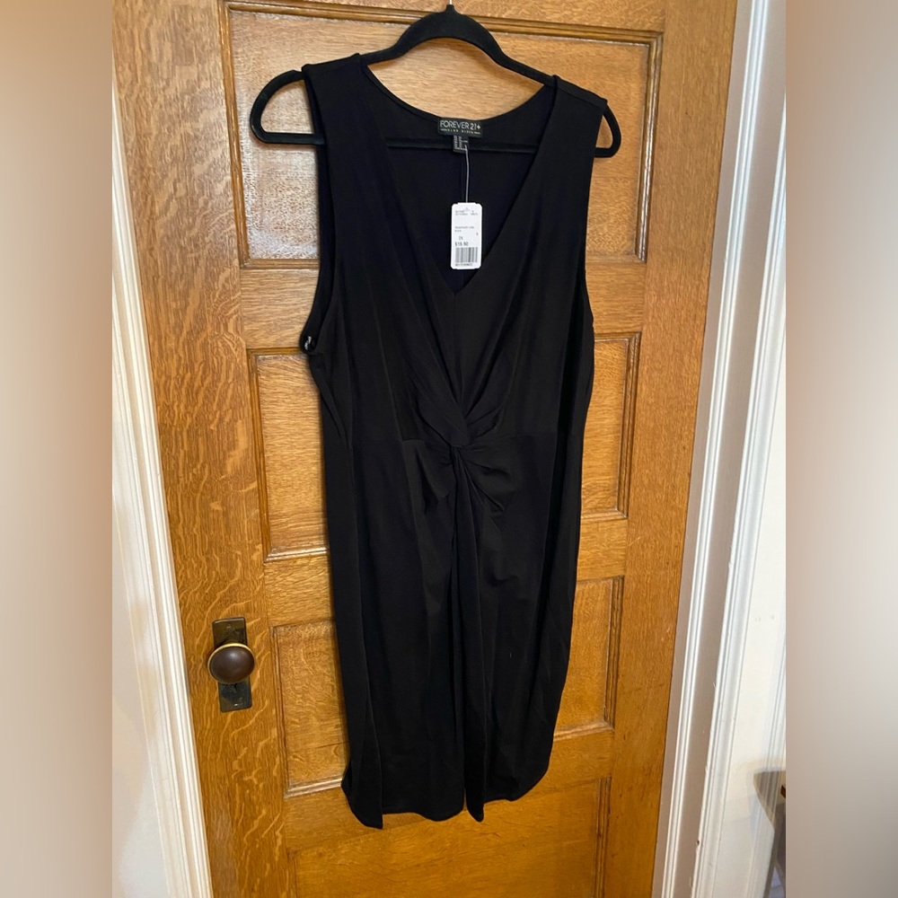 NWT forever 21 plus size dress with center twist gathering